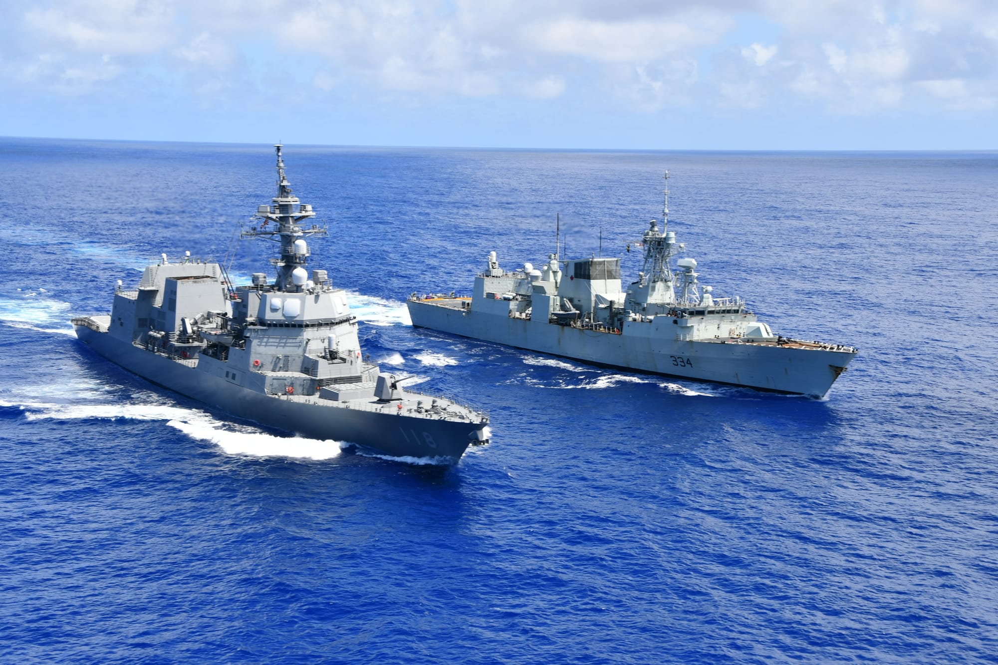 カナダ海軍艦艇３隻が横須賀に寄港